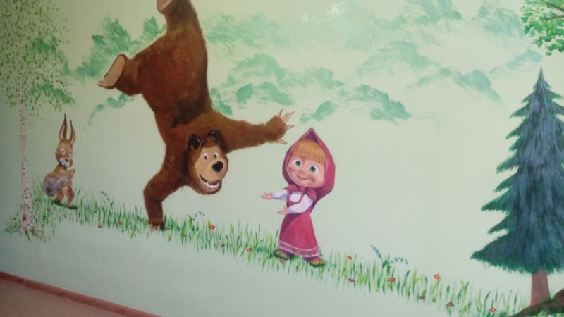 Маша и медведь краски фонк. Роспись стен Маша и медведь в садике. Маша и медведь на стене. Маша и медведь рисунок. Роспись стен медведь.